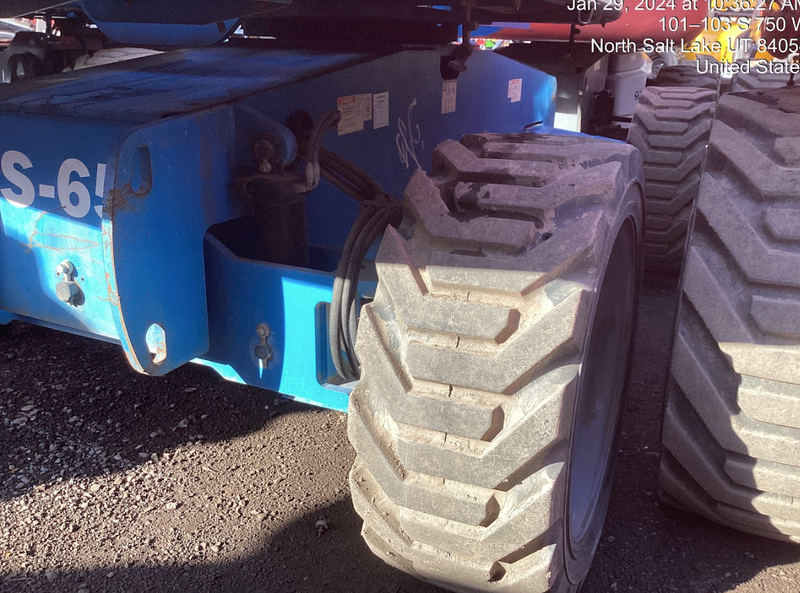 Load image into Gallery viewer, 2014 Genie S-65 Boomlift
