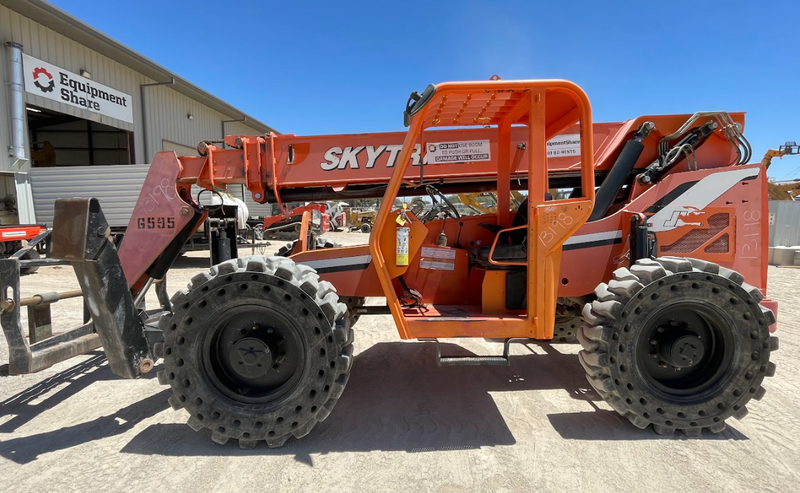 Load image into Gallery viewer, 2014 SkyTrak 10054 Telehandler
