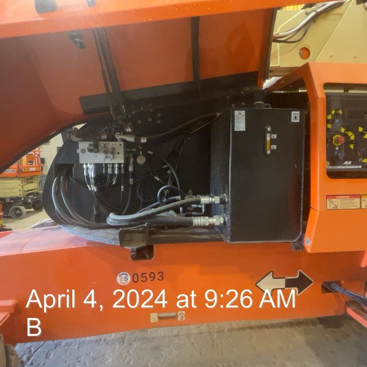 Load image into Gallery viewer, 2006 JLG 860 Telescoping Boom Lift
