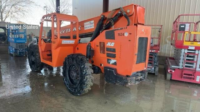 Load image into Gallery viewer, 2016 Skytrak 8042 Telehandler
